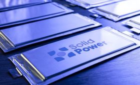 Baterai Solid-State 2025: Akhirnya Mobil Listrik Isi Daya 10 Menit Tahan 800 KM?