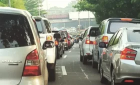 Nostalgia Tanpa Bensin: Mengapa Gen Z Jakarta di April 2026 Memburu Mobil Tua untuk Disulap Menjadi 'Tesla' Berwajah Retro?