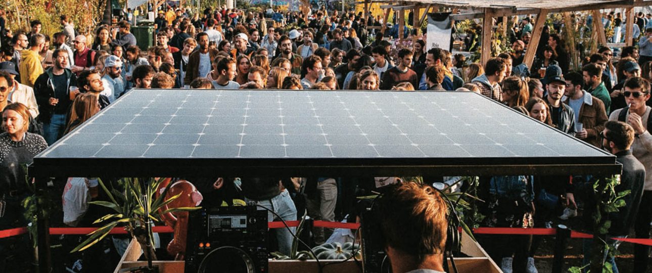 Solar-Powered Festivals: Kenapa Mobil Listrik Modular Jadi “Basecamp” Baru di Event Outdoor Jakarta?